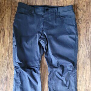 Mens Under Armour XStorm Dark Gray 38x30 Outdoor Field Pants Excellent